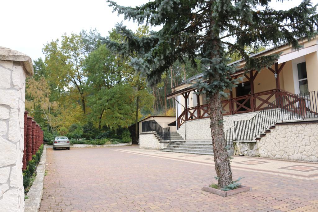 Hotel Lachowka Krepiec Экстерьер фото
