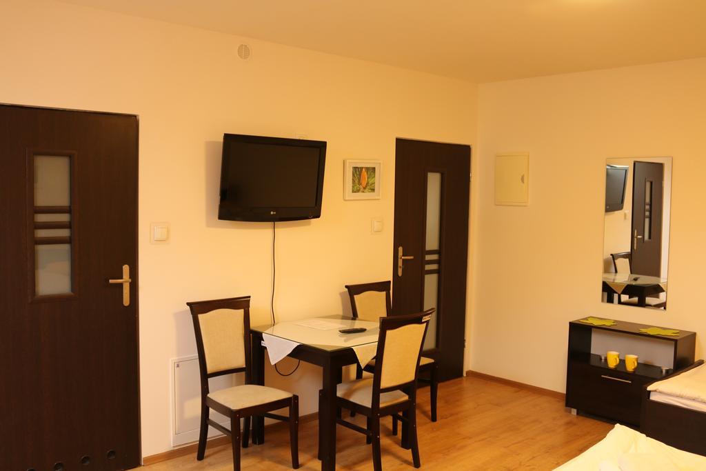 Hotel Lachowka Krepiec Экстерьер фото