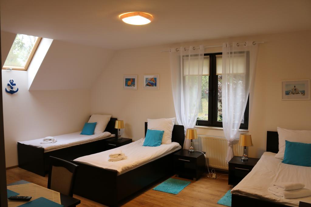 Hotel Lachowka Krepiec Экстерьер фото