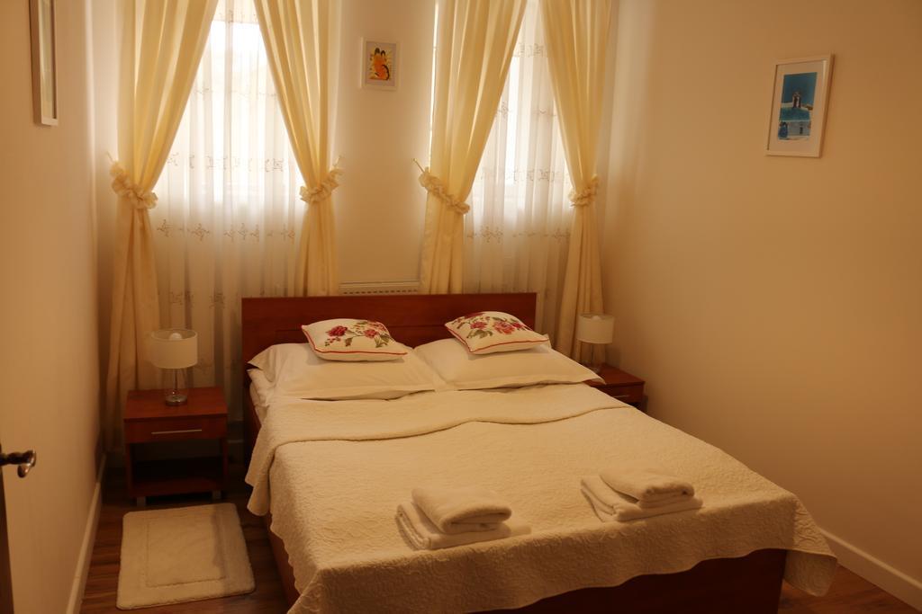 Hotel Lachowka Krepiec Экстерьер фото